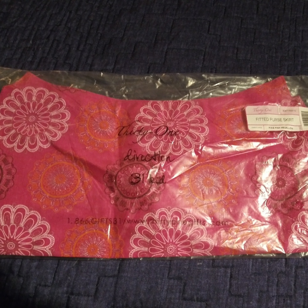 Thirty-One Fitted Purse Skirt Pixie Pink Medallion